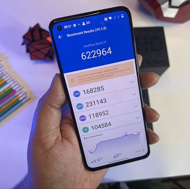 620&nbsp;000 баллов в AnTuTu, 12 ГБ ОЗУ и 256 ГБ флеш-памяти. OnePlus Nord 2T показали на живых фото перед анонсом